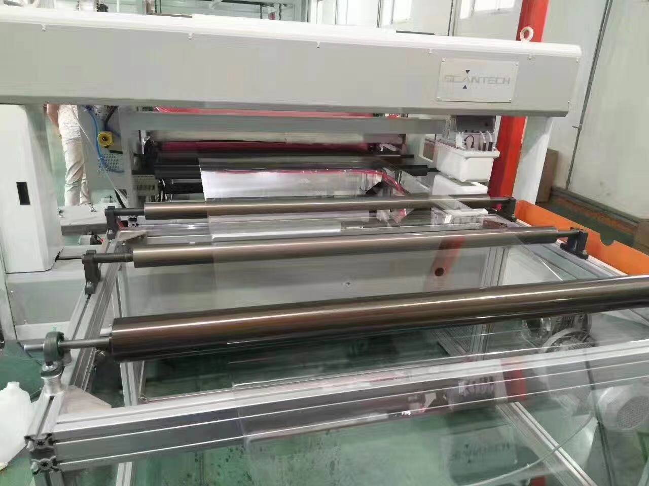 Blog perusahaan terbaru tentang Mengapa garis ekstrusi lembaran PC perlu dilengkapi dengan ko-ekstrusi UV?