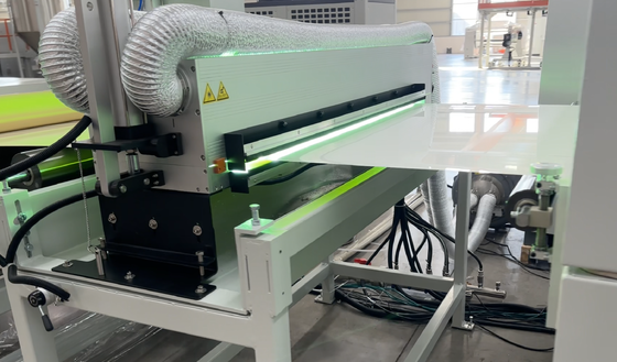 Garis Ekstrusi Lembaran Dekoratif PETG dengan Kapasitas Output 850kg/H, Rentang Ketebalan 4*8 kaki*1mm dan Struktur ABA