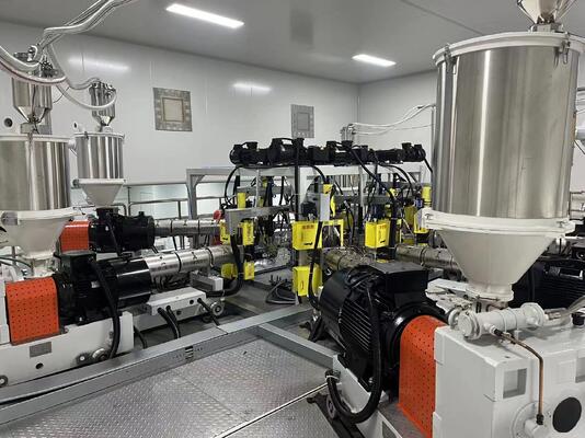 Beli Mesin Ekstrusi Lembar Termoforming PP Kapasitas Tinggi dengan Output 300-1000kg/jam, Ketebalan 0,2-1,5mm dan Lebar 800-1500mm online manufacture